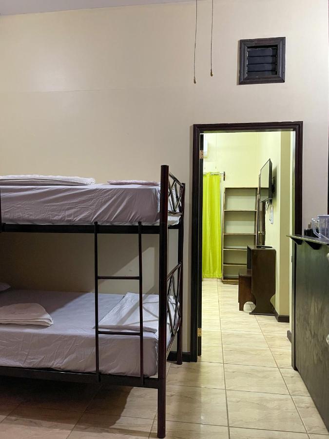 B Aparts Hotel Coxen Hole Extérieur photo