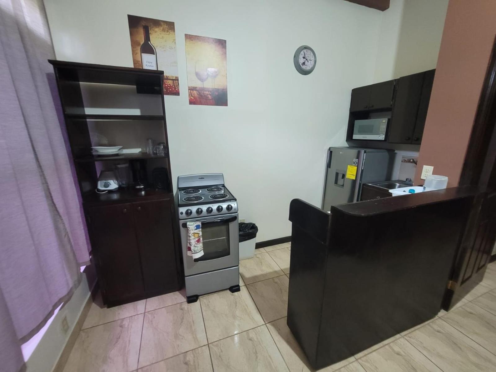B Aparts Hotel Coxen Hole Extérieur photo
